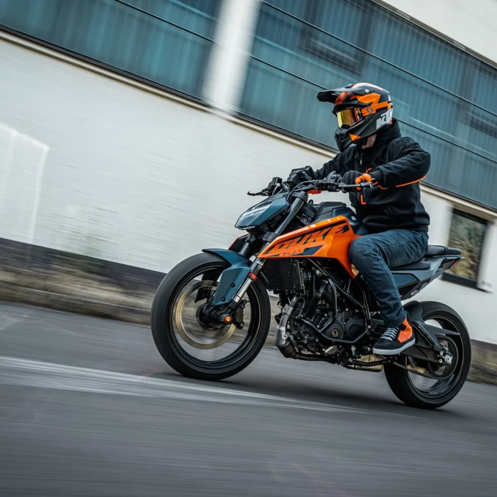 r-rent_W25623_18-ktm-125-duke-638453100982086473